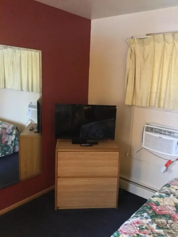 Parkway Motel 8
